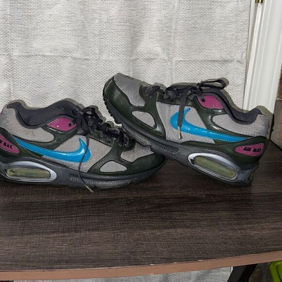 Nike Air Max Classics, size 9.5 - Picture 4 of 6